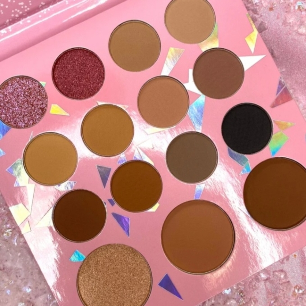 NEW Pink Wonderland Eyeshadow Palette and Lip Oil - Picture 2 of 6